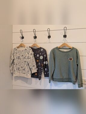 3 crew neck sweatshirts, size 5-6